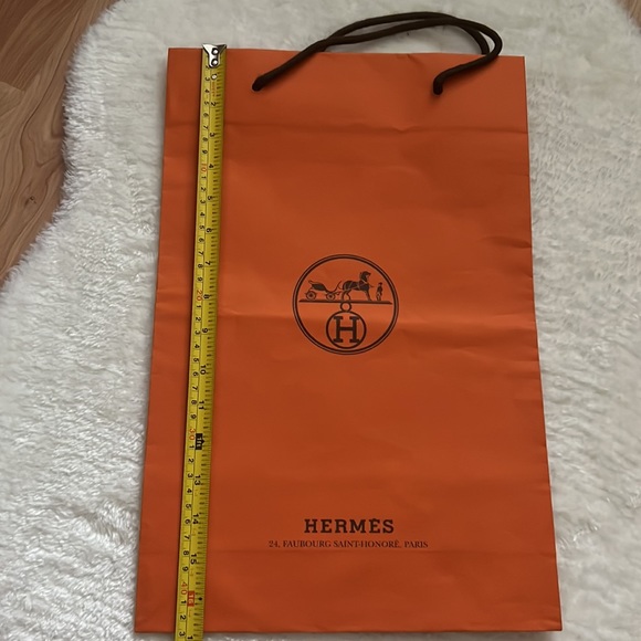 Hermes paper bags various sizes; see screenshots for sizes. - Picture 5 of 9
